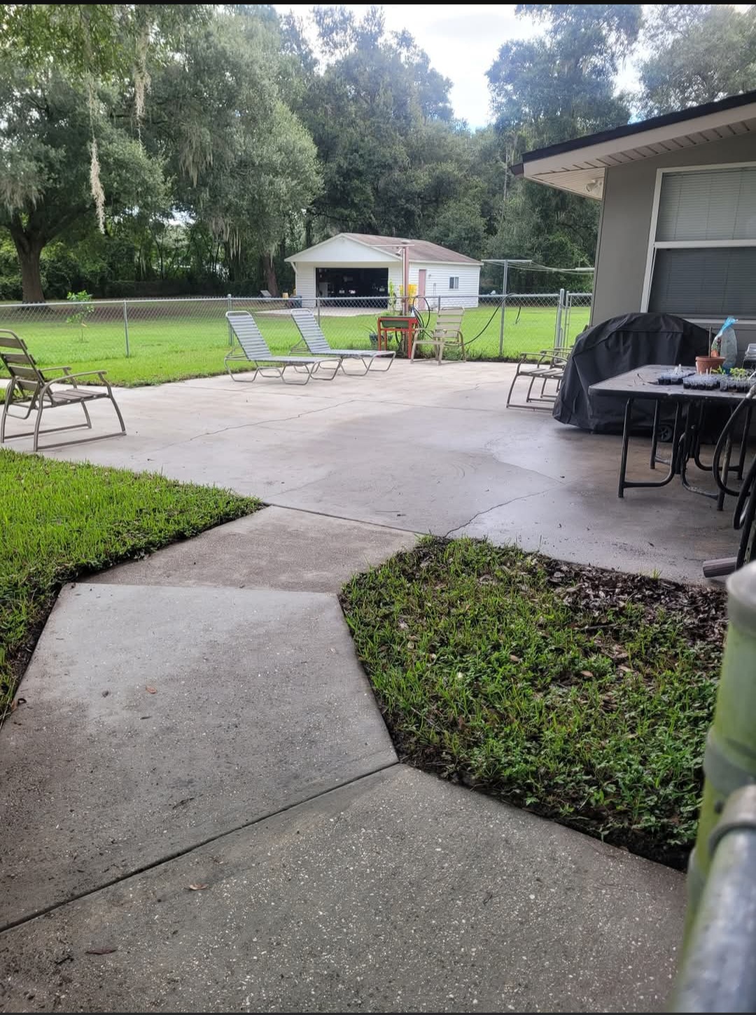 Back Patio Pressure Wash Cleaning Thumbnail
