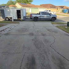Concrete-Driveway-Pressure-Washing-in-Riverview-FL 5