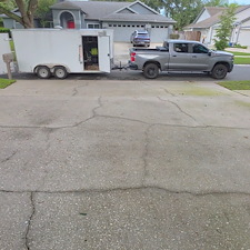 Driveway-Pressure-Washing-in-Valrico-FL-Algae-and-Mold-Removal 7
