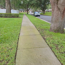 Driveway-Pressure-Washing-in-Valrico-FL-Algae-and-Mold-Removal 3