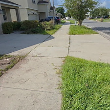 Driveway-Washing-House-Soft-Wash-in-Kissimmee-FL-Thompson-Pressure-Washing 9