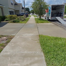 Driveway-Washing-House-Soft-Wash-in-Kissimmee-FL-Thompson-Pressure-Washing 8