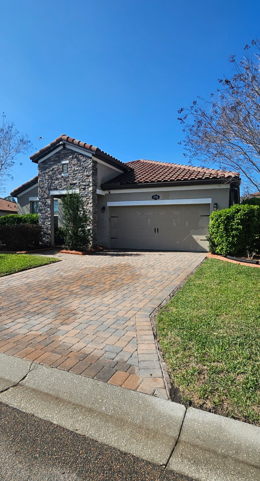Roof Cleaning in Lakeland, FL (1) Thumbnail