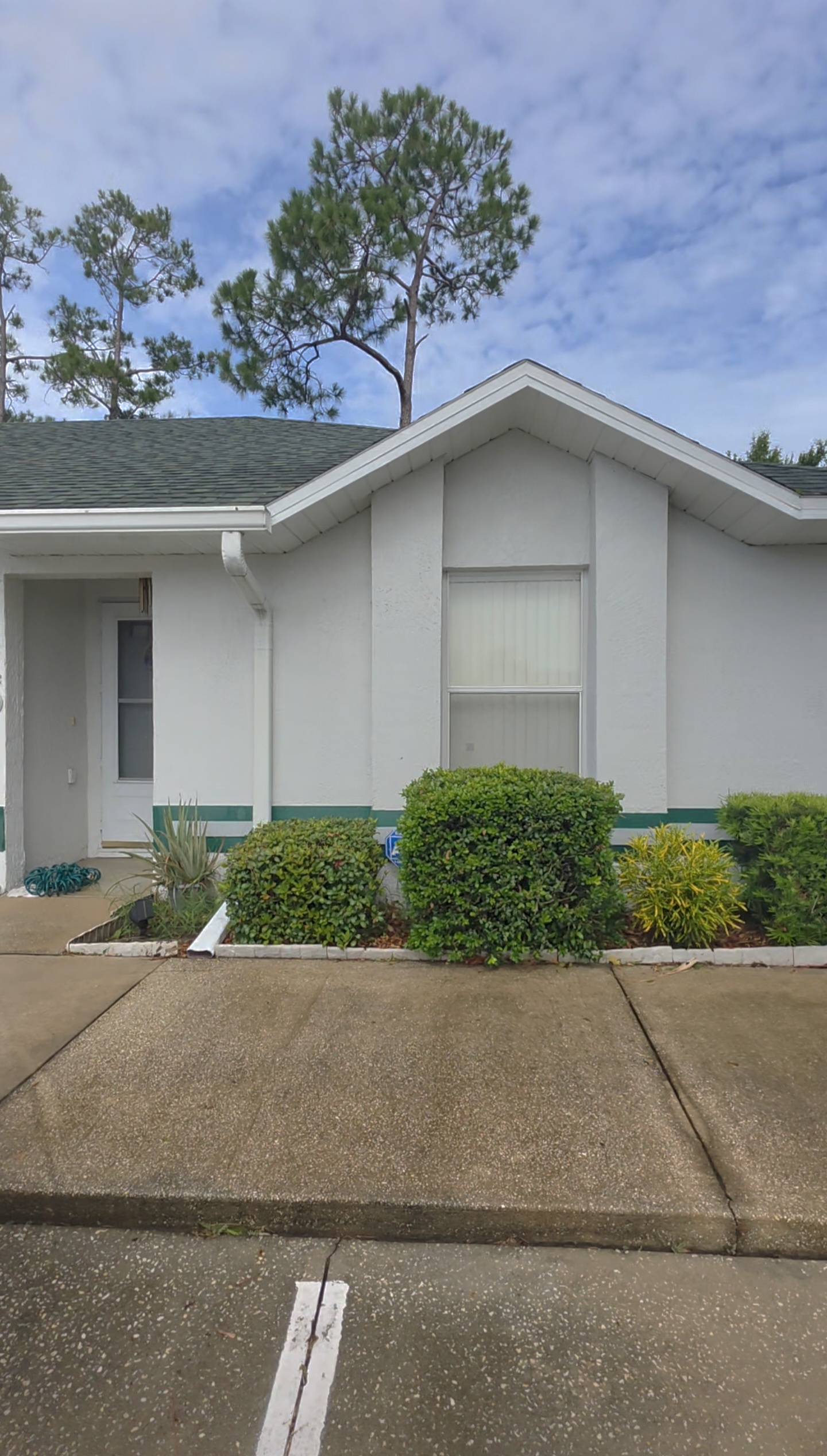 Townhouse Fascia & Soffit Cleaning in Kissimmee, FL — HOA Inspection Prep