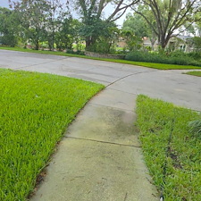 Valrico-Driveway-Cleaning-Pressure-Washing-Away-Years-of-Algae 7
