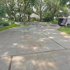 Valrico-Driveway-Cleaning-Pressure-Washing-Away-Years-of-Algae 2