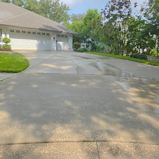 Valrico-Driveway-Cleaning-Pressure-Washing-Away-Years-of-Algae 0