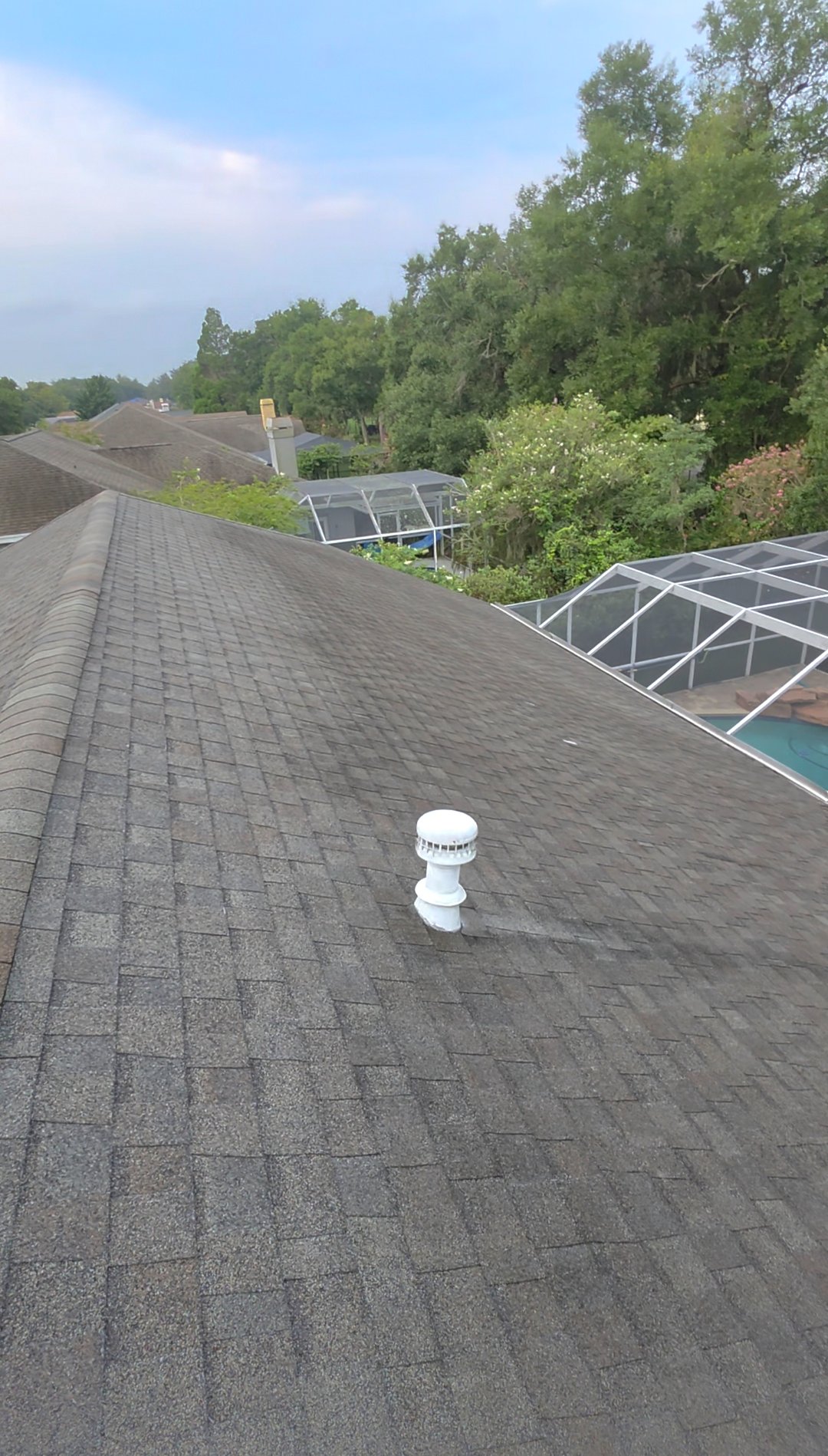 Valrico Homeowner Finishes HOA-Mandated Roof Cleaning with Professional Pressure Wash